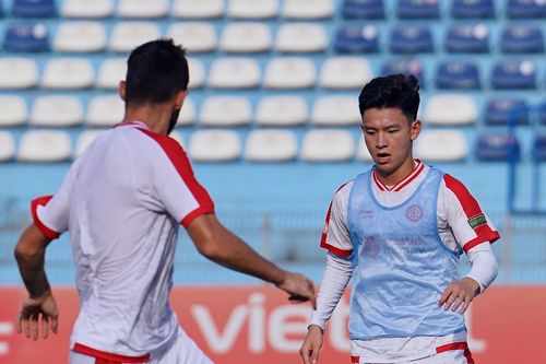 HLV Bae Ji-won hết lời khen ngợi Phan Tuấn Tài