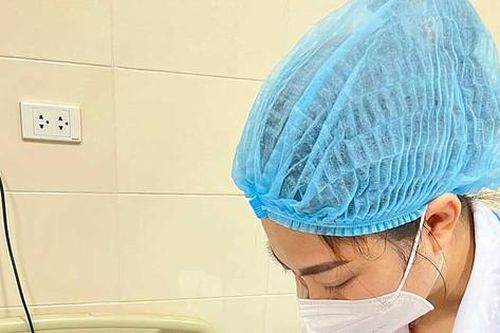 Phẫu thuật cứu 2 bệnh nhân người Lào bị ung thư