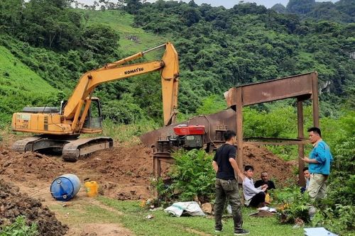 Bắt quả tang nhóm đối tượng khai thác vàng trái phép