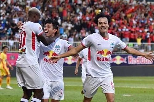 Xuân Trường và Văn Toàn 'nổ súng', HAGL đuổi kịp đội đầu bảng SLNA