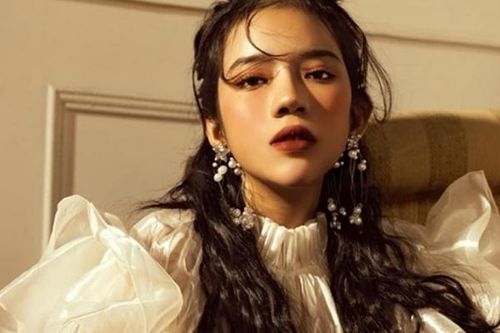 Ca sĩ LyLy chia sẻ đang căng thẳng và kiệt sức