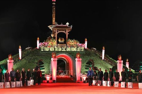 Lễ thắp nến tri ân các Anh hùng liệt sỹ cấp quốc gia tại Thành cổ Quảng Trị