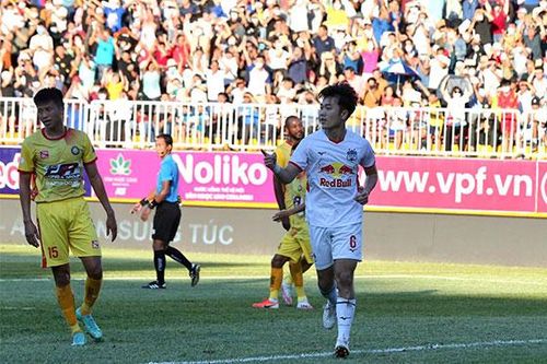 Văn Toàn, Xuân Trường tỏa sáng, HAGL thắng dễ Thanh Hóa