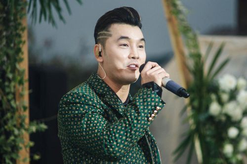 Tái hiện lại bản hit chục năm trước, Ưng Hoàng Phúc khiến khán giả ngạc nhiên vì giọng hát