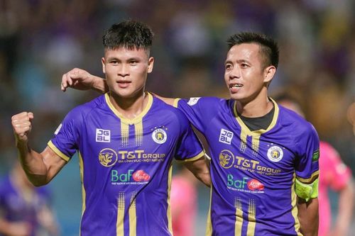 Văn Quyết đưa Hà Nội lên đầu bảng V.League 2022