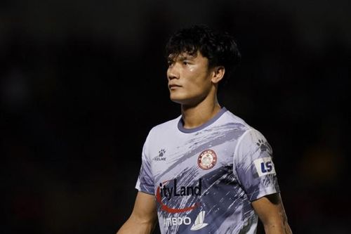 Trực tiếp bóng đá Viettel 1-0 CLB TP.HCM: Bùi Tiến Dũng mắc lỗi