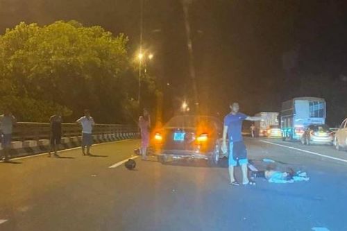 Va chạm với ô tô trên Đại lộ Thăng Long, nam thanh niên đi xe máy tử vong