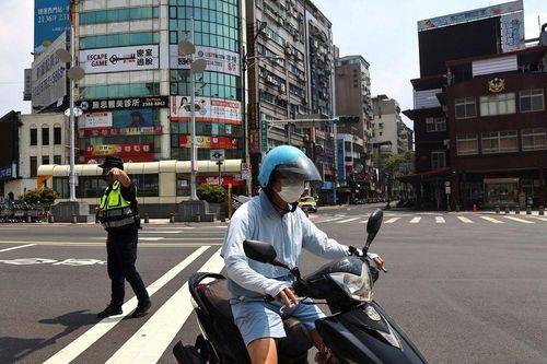 Đường phố vắng tanh khi Đài Loan diễn tập chống không kích