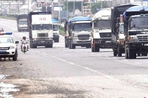 Lâm Đồng: Thu hồi phù hiệu nhiều ô tô tải vi phạm tốc độ