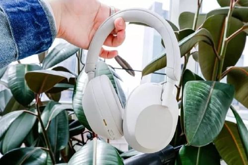 Top 5 tai nghe chống ồn tốt nhất 2022