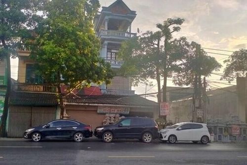 Vụ 'khủng bố' bằng ô tô ở Hà Nội: Khó xử lý hành vi đỗ xe chắn cửa?
