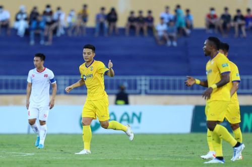 Vòng 9 V-League 2022: Cuộc đua vô địch bắt đầu phân nhóm