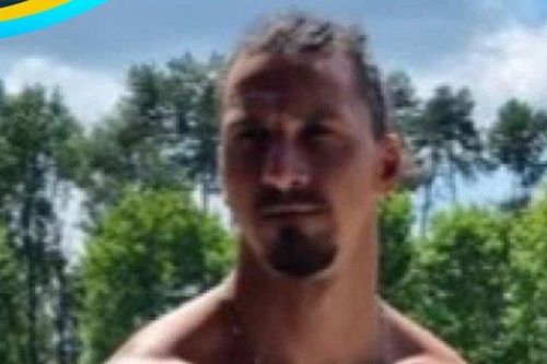 Ibra khoe cơ bắp cuồn cuộn ở tuổi 40 sau khi được Milan gia hạn