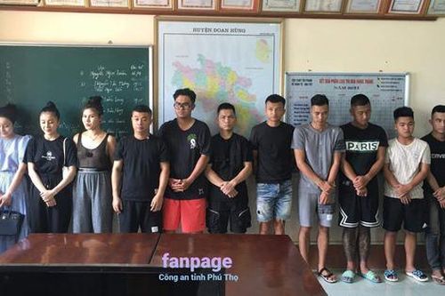 Hàng chục thanh niên mừng khai trương quán karaoke bằng 'tiệc' ma túy