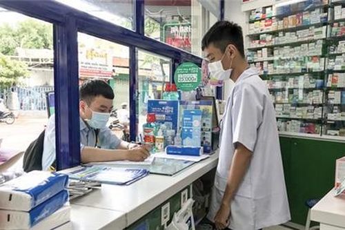 Long An: Phạt hàng loạt cơ sở kinh doanh thuốc 'quên' công khai chứng chỉ hàng nghề