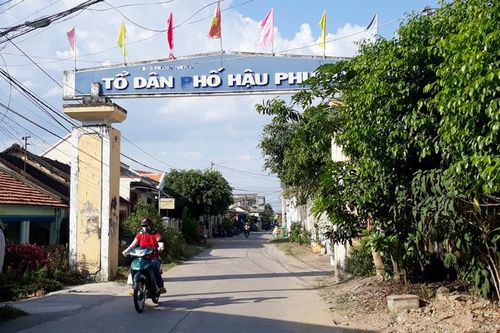 Cổng chào bị mất chữ