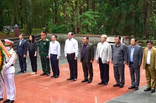 Phó Chủ tịch Quốc hội Trần Quang Phương thăm người có công với cách mạng tỉnh Lâm Đồng