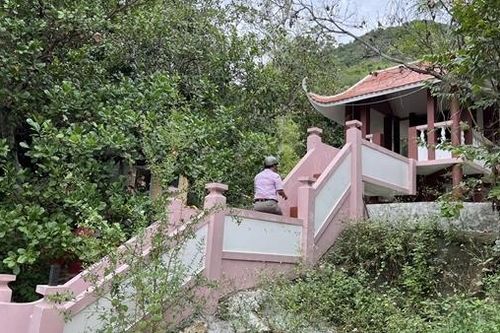 Kiên quyết tháo dỡ khu du lịch xây dựng trái phép trên đất rừng