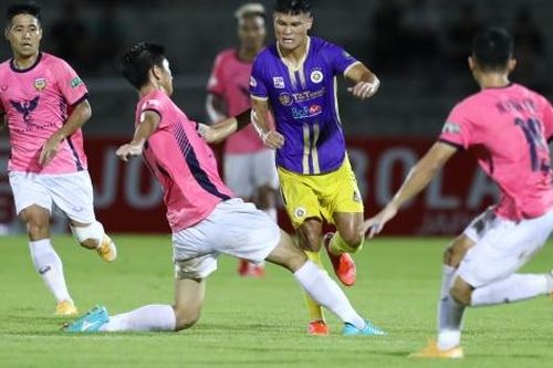 Hà Nội FC đánh bại đội Hà Tĩnh lên ngôi đầu bảng