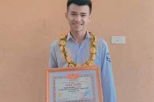Nam sinh trường làng trở thành thủ khoa khối A00 của Hà Tĩnh