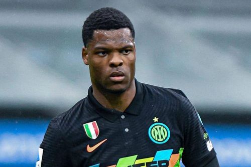 Hết hớt tay trên Chelsea, Barca lại 'tranh hàng' với MU