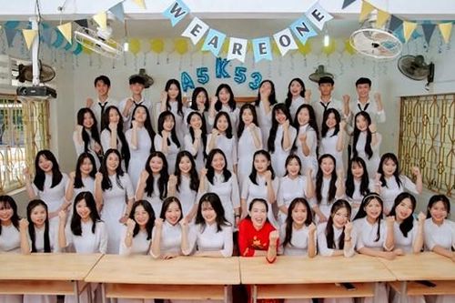 Lớp học 42 học sinh có gia đình làm nông đạt điểm trung bình môn Ngữ Văn trên 9