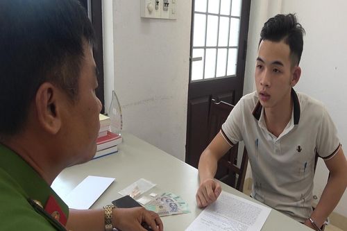 Đón xe taxi để đi giao ma túy thì bị bắt
