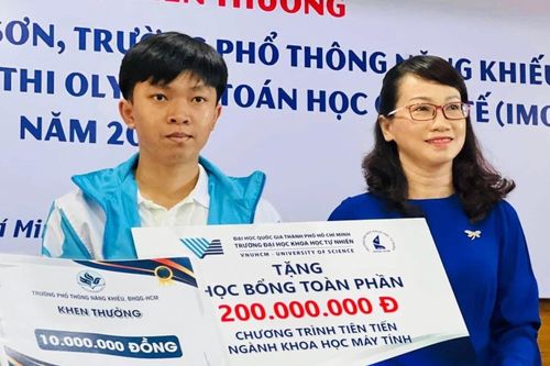 Hai học sinh đoạt huy chương Olympic quốc tế chọn ĐH Khoa học Tự nhiên