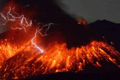 Núi lửa phun trào ở Nhật Bản