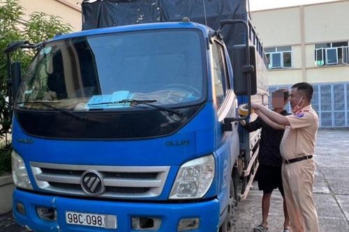 Tài xế đi ngược chiều cao tốc Hà Nội - Thái Nguyên bị phạt 17 triệu