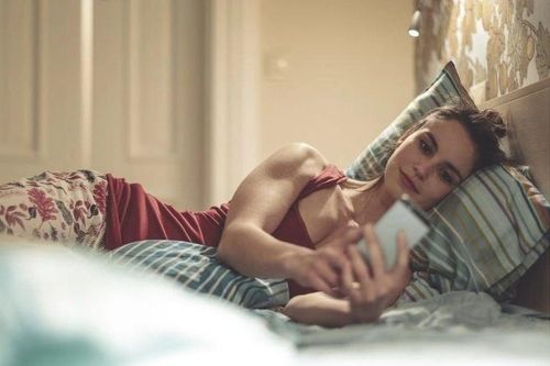 Vì sao nhiều người mua sắm bốc đồng lúc nửa đêm