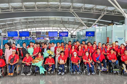 Đoàn thể thao người khuyết tật Việt Nam lên đường dự ASEAN Para Games 2022