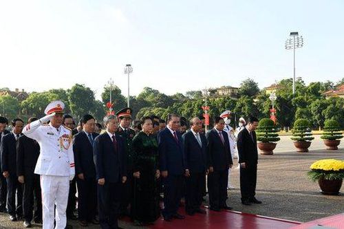 Chùm ảnh: Lãnh đạo Đảng, Nhà nước tưởng nhớ Chủ tịch Hồ Chí Minh và các Anh hùng liệt sĩ