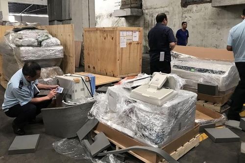 Khởi tố cựu cán bộ Công an Thành phố Hồ Chí Minh về tội buôn lậu