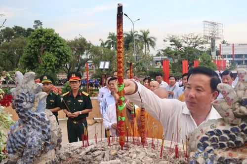 Tưởng nhớ các anh hùng liệt sĩ tại Nghĩa trang liệt sĩ tỉnh Long An