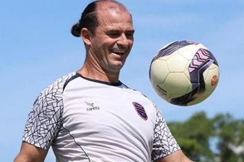 CLB Bình Dương đăng ký trợ lý HLV Huỳnh Kesley Alves thi đấu
