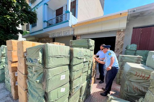 Phát hiện kho chứa hơn 20 tấn nước hoa, mỹ phẩm nghi nhập lậu tại Bắc Ninh