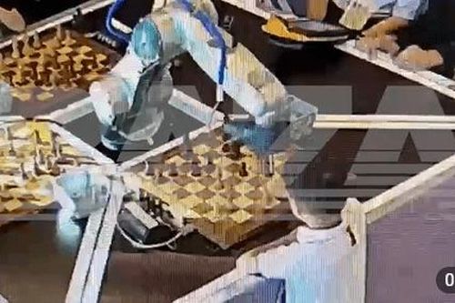 Nga: Robot chơi cờ vua bẻ gãy ngón tay của đối thủ 7 tuổi