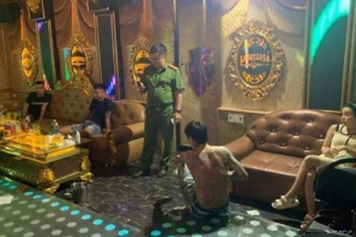 Mời khách dùng 'tiệc ma túy' trong ngày khai trương karaoke