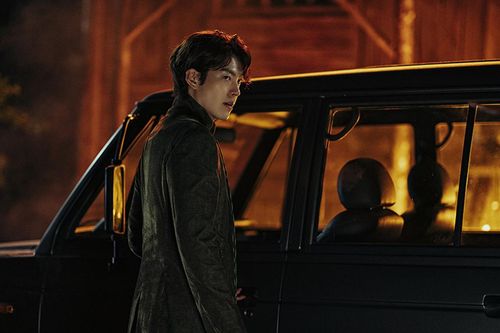 Cuộc Chiến Xuyên Không của Kim Woo Bin vượt bom tấn hoạt hình Minions dẫn đầu phòng vé Hàn Quốc