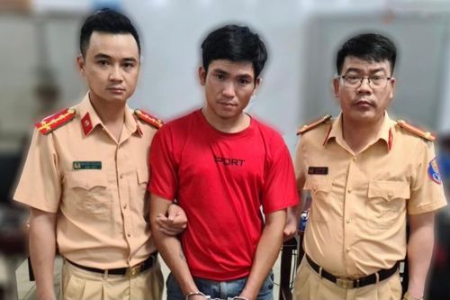 Cảnh sát giao thông bắt kẻ xách thuê 1 bánh heroin