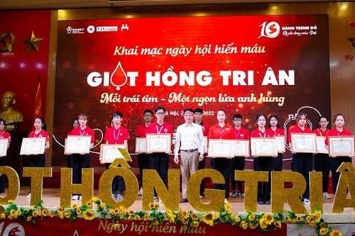 Khai mạc ngày hội hiến máu 'Giọt hồng tri ân' lần thứ XII