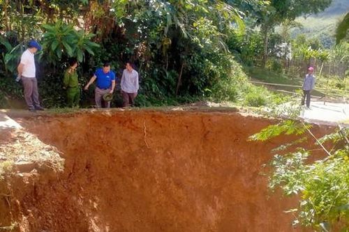 Nghệ An: Khẩn trương khắc phục các điểm sạt lở, chia cắt ở huyện vùng cao