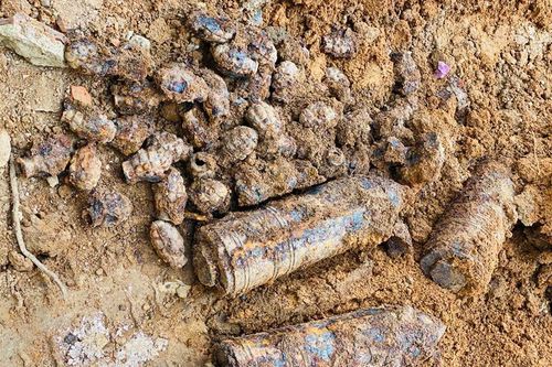 Phát hiện nhiều đầu đạn pháo và vỏ lựu đạn