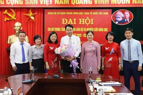 Phát huy vai trò tiên phong, gương mẫu của đội ngũ cán bộ, đảng viên