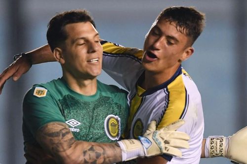 Thủ môn đầu tiên lập cú đúp ở giải VĐQG Argentina
