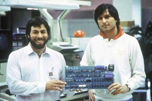 Máy tính cũ của Steve Jobs được bán giá cao