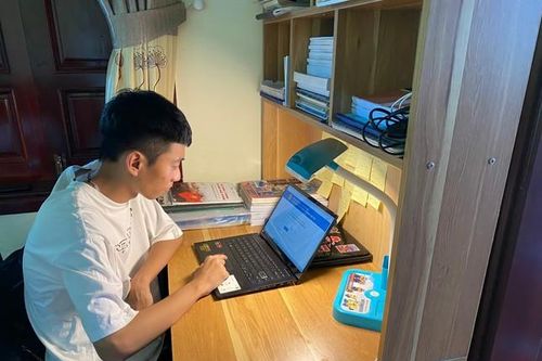 Thủ khoa khối C00 Hà Tĩnh với mơ ước 'sống vì dân, quên thân vì nước'