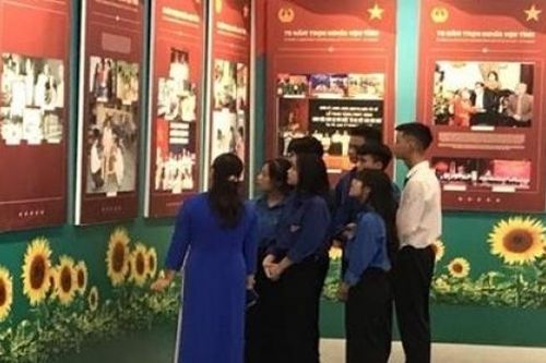 Nhiều kỷ vật xúc động tại Triển lãm '75 năm trọn nghĩa vẹn tình'