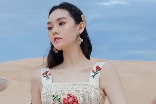 Á hậu Tường San tôn nét đẹp đôi mươi với đầm ren đính kết